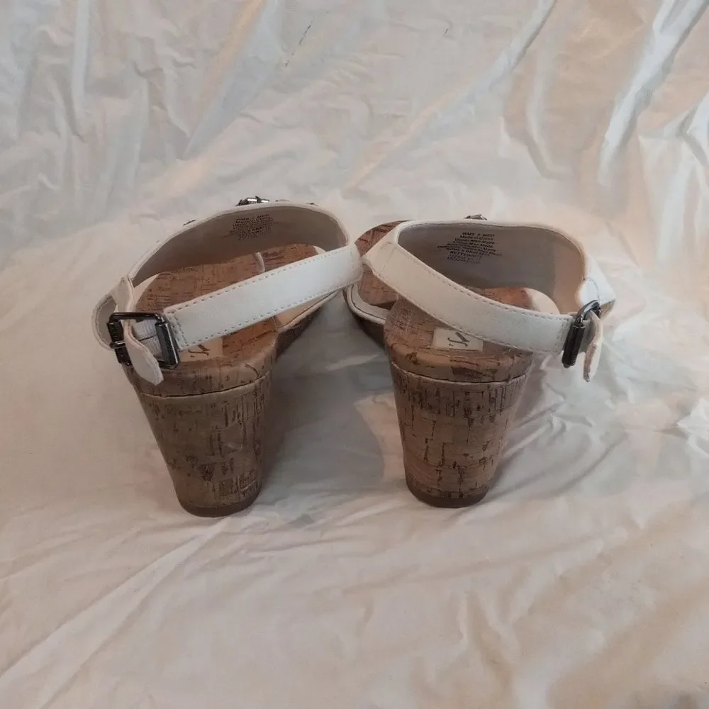 Simply Vera Wang Betty Sandals Size 9